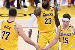 开云平台-詹姆斯的续约让粉丝激烈