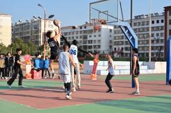 开云下载-篮球赛事各队角逐激烈，全力以赴争夺桂冠的简单介绍