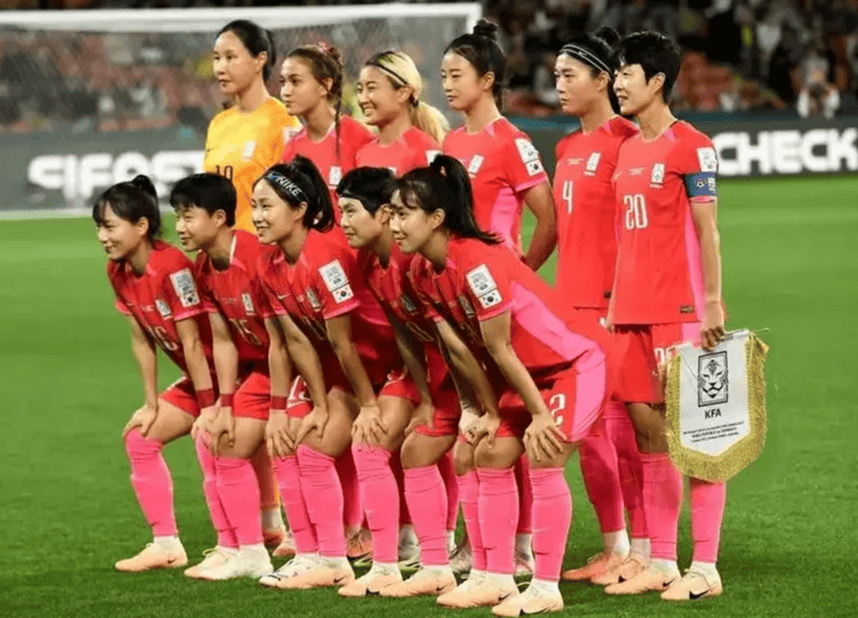 日本女足在友谊赛中表现出色