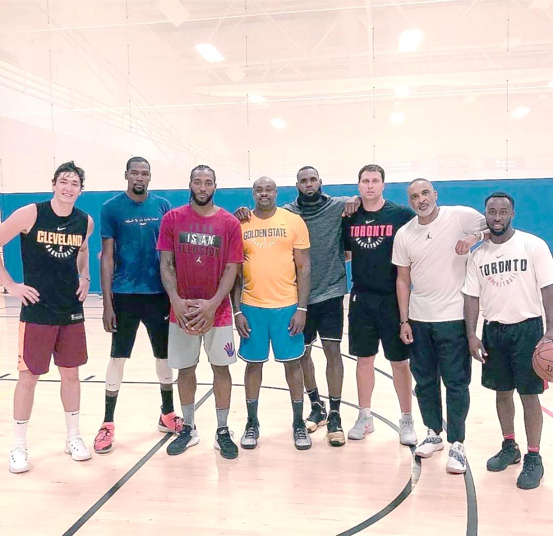 NBA球员在社交媒体分享训练日常，粉丝点赞的简单介绍