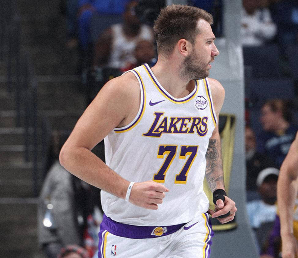 包含新疆队逆转魔术，东契奇带队取胜的词条